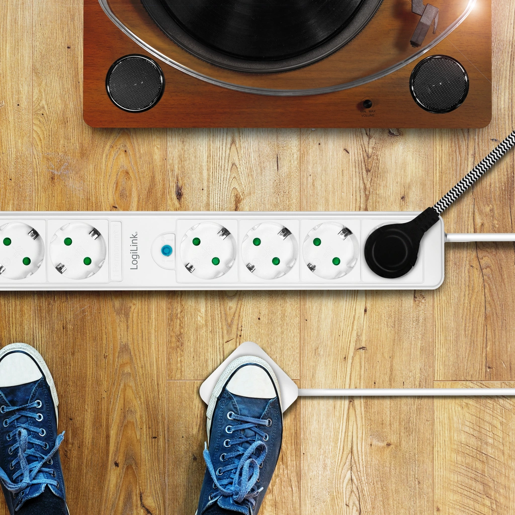 Grenuttag 4+2-vägs med fotströmbrytare Vit