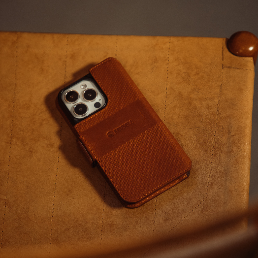 Leather Phone Wallet iPhone 13 Cognac
