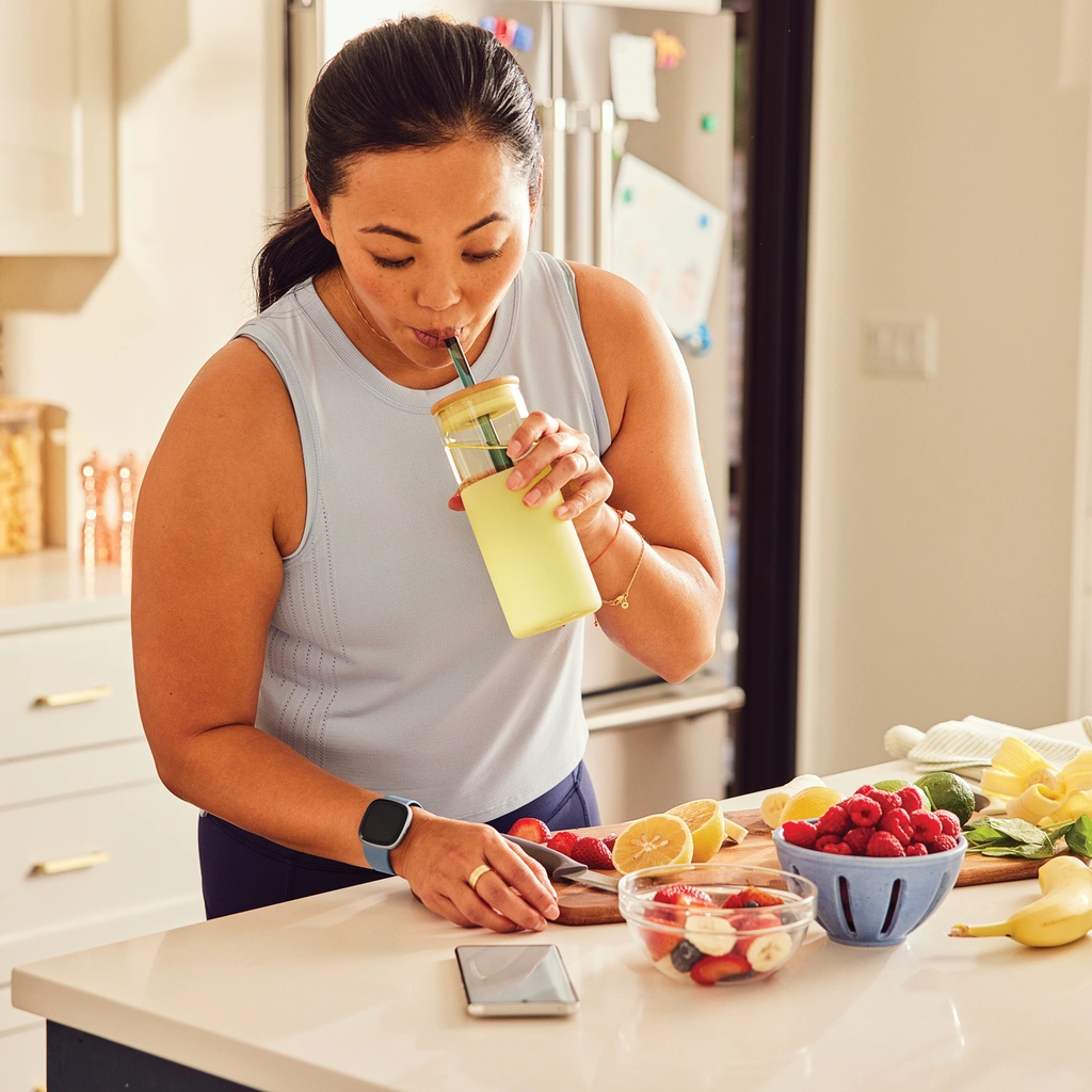 Versa 4, Waterfall Blue/Platinum