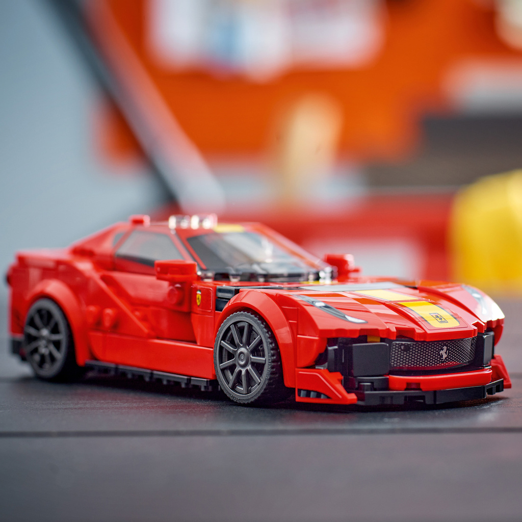 Ferrari 812 Competizione 76914
