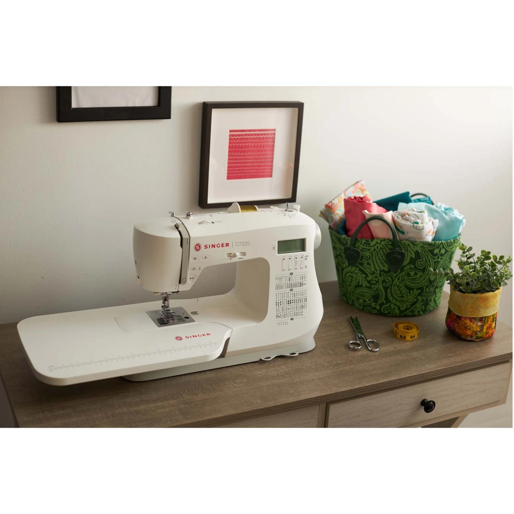 Symaskin C7225 Elektronisk 97st sömmar inkl förlängningsbord