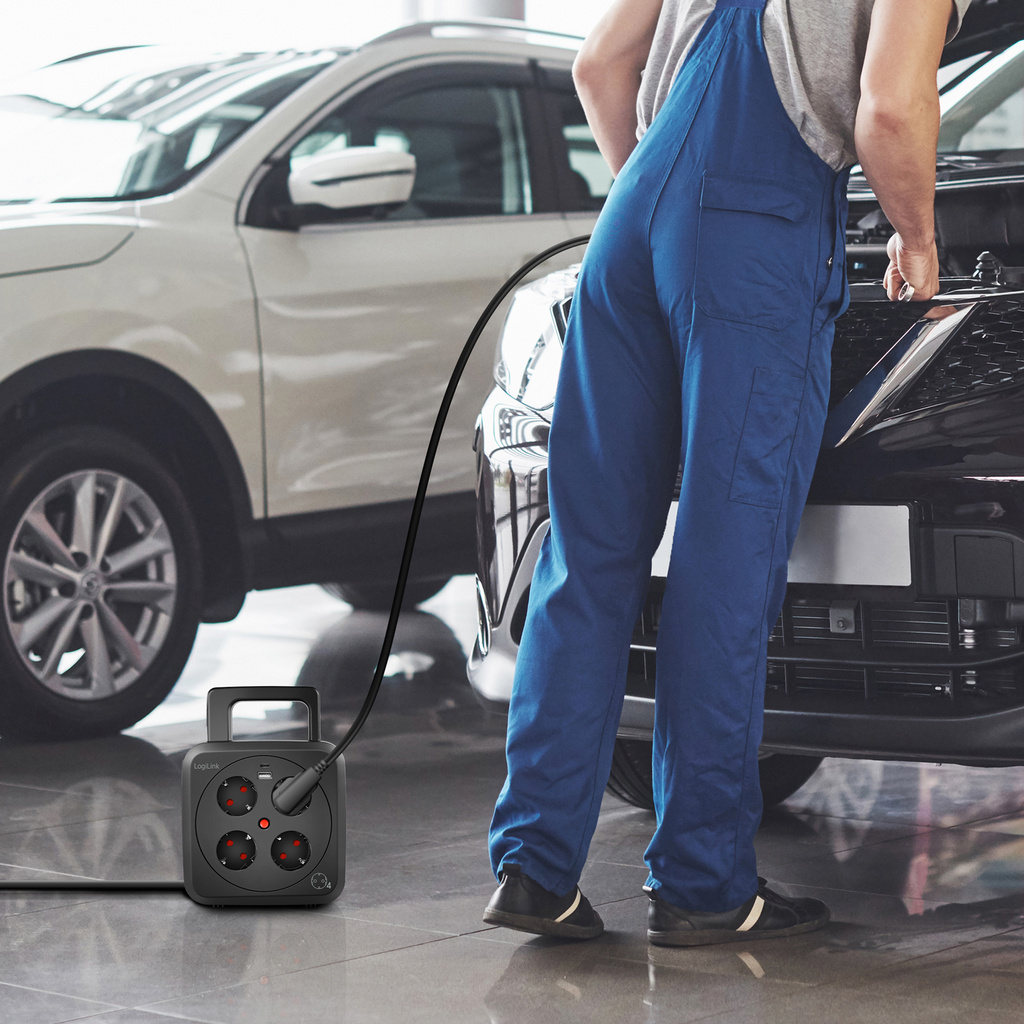 Kabelvinda 5 meter 4 jordade uttag + USB-A/USB-C 20W IP20