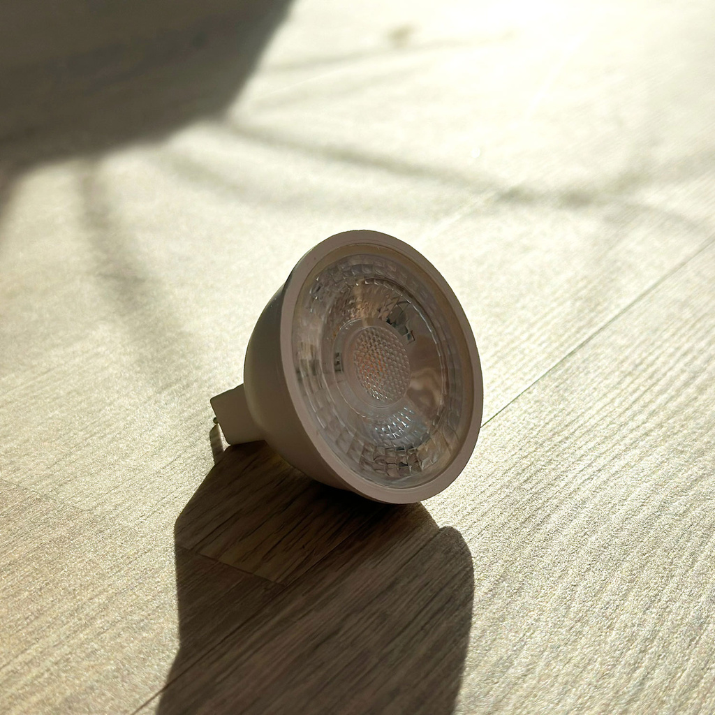 LED-ljuskälla MR16/GU5.3 5W Dimbar Varmvit