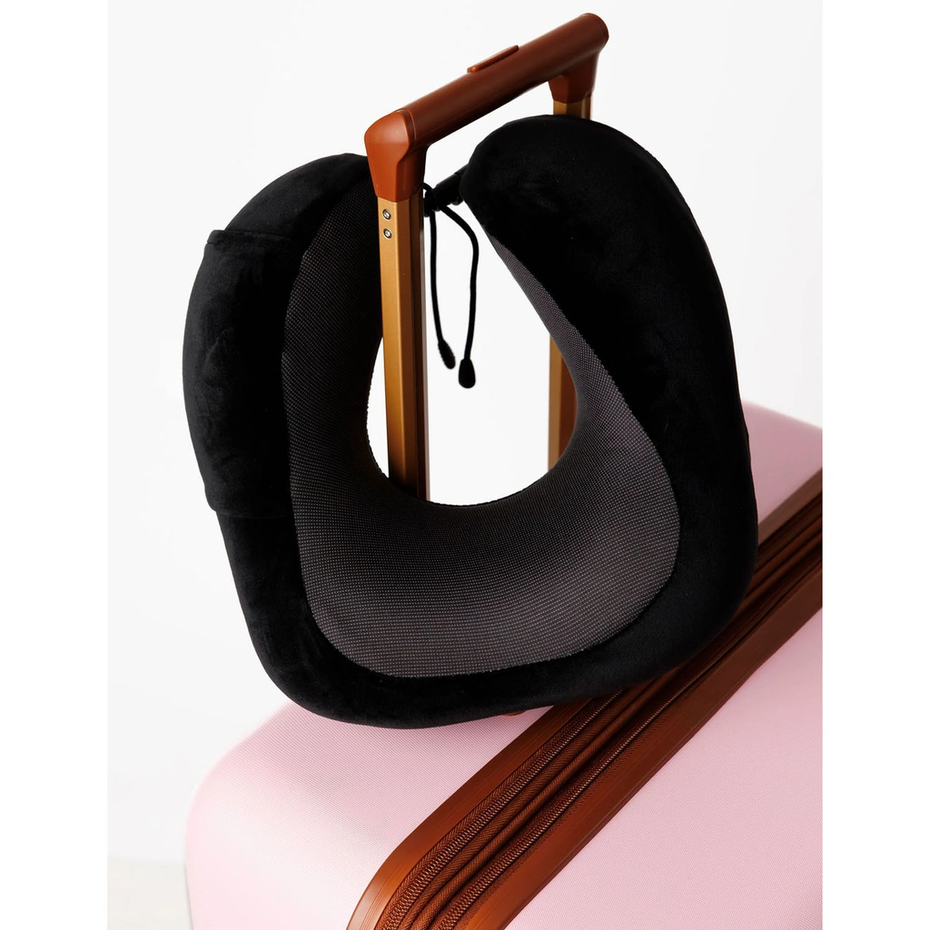 Travelingkit 8 (Neck pillow, Traveling bottles, Luggage tag/strap, Sleeping mask)