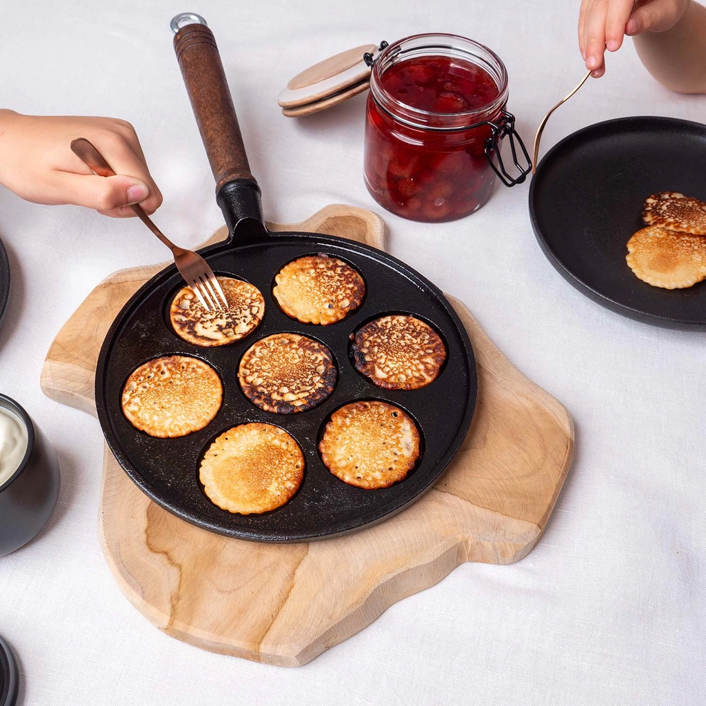 Pancake pan cast iron wooden handle 7 cups