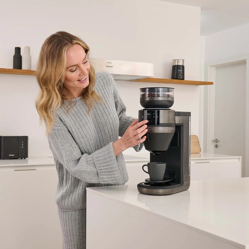 Helautomatisk filterkaffebryggare FILKA 2.0 med termoskanna KA 4855 Dark Inox